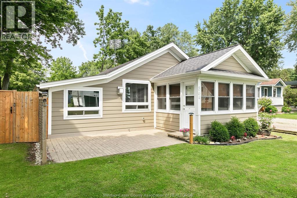 864 Lawrence AVENUE - 1