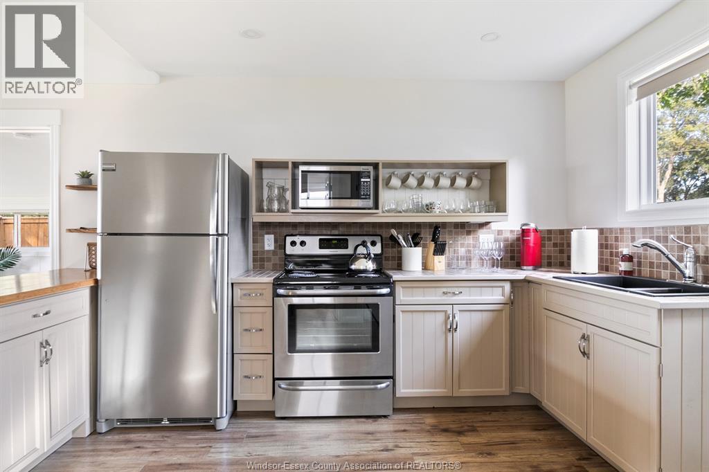 864 Lawrence AVENUE - 11