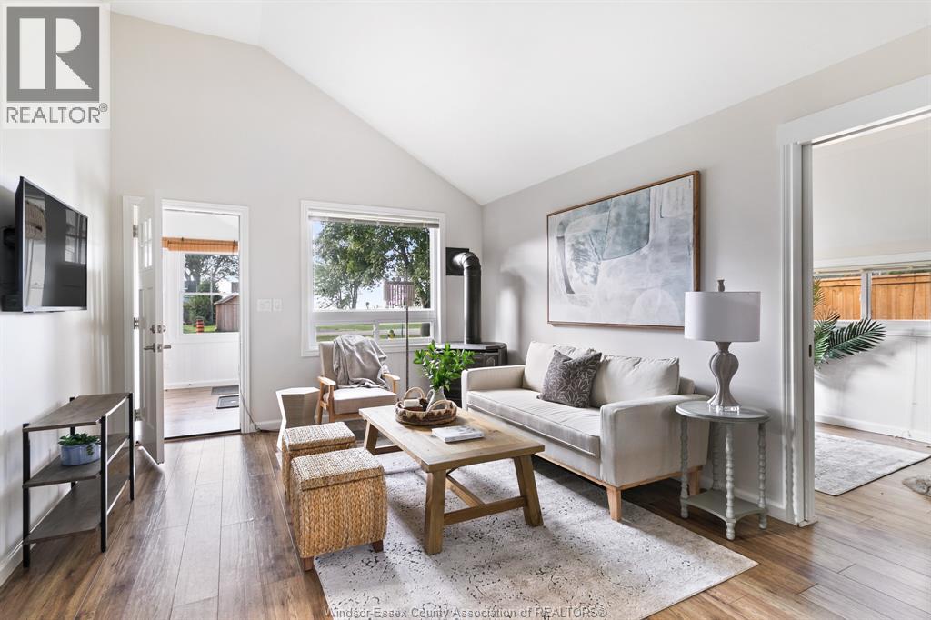 864 Lawrence AVENUE - 16