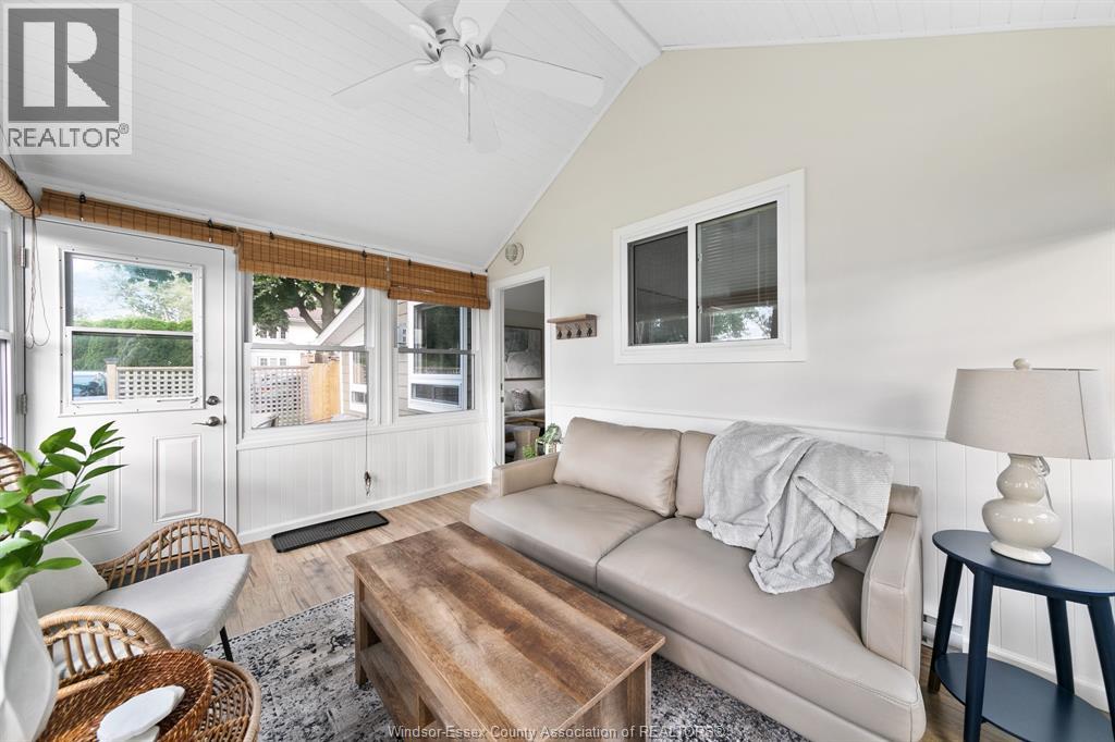 864 Lawrence AVENUE - 17