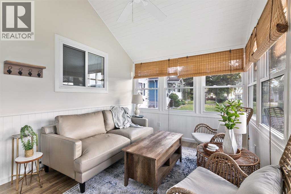 864 Lawrence AVENUE - 18