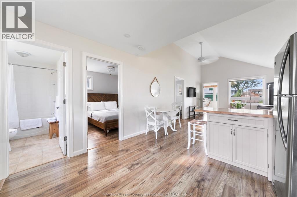 864 Lawrence AVENUE - 19