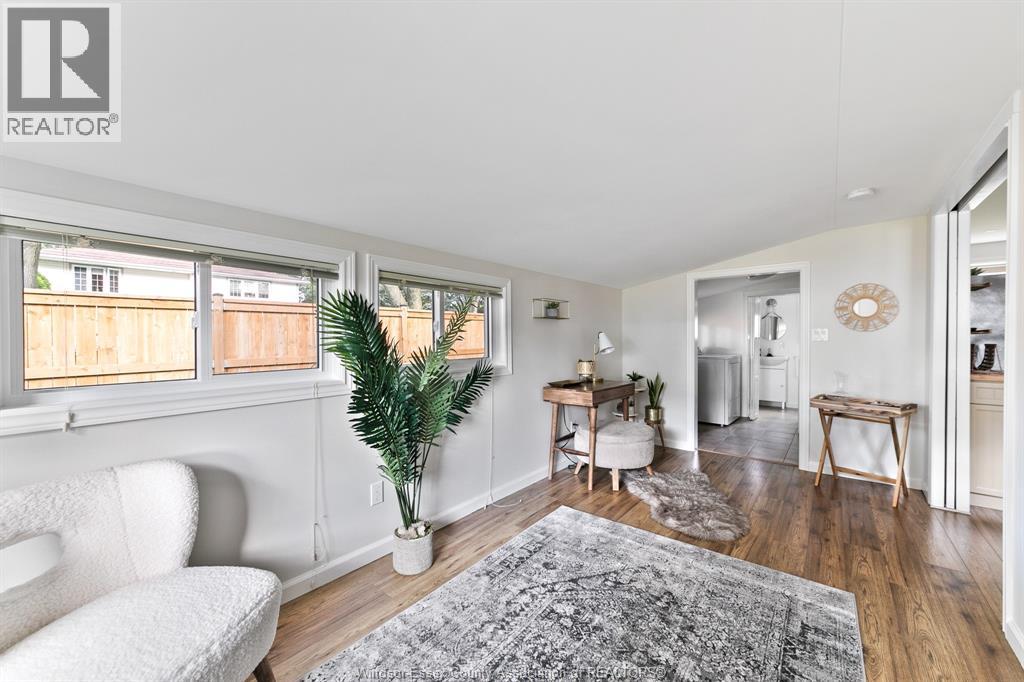 864 Lawrence AVENUE - 20