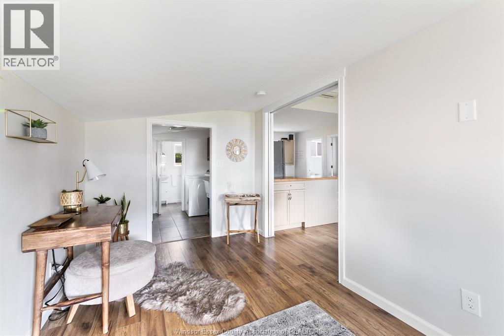 864 Lawrence AVENUE - 21