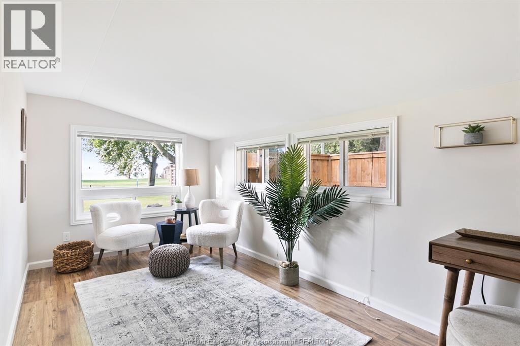 864 Lawrence AVENUE - 22