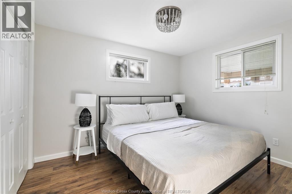864 Lawrence AVENUE - 24