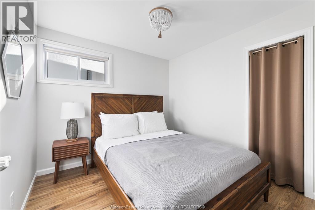 864 Lawrence AVENUE - 25