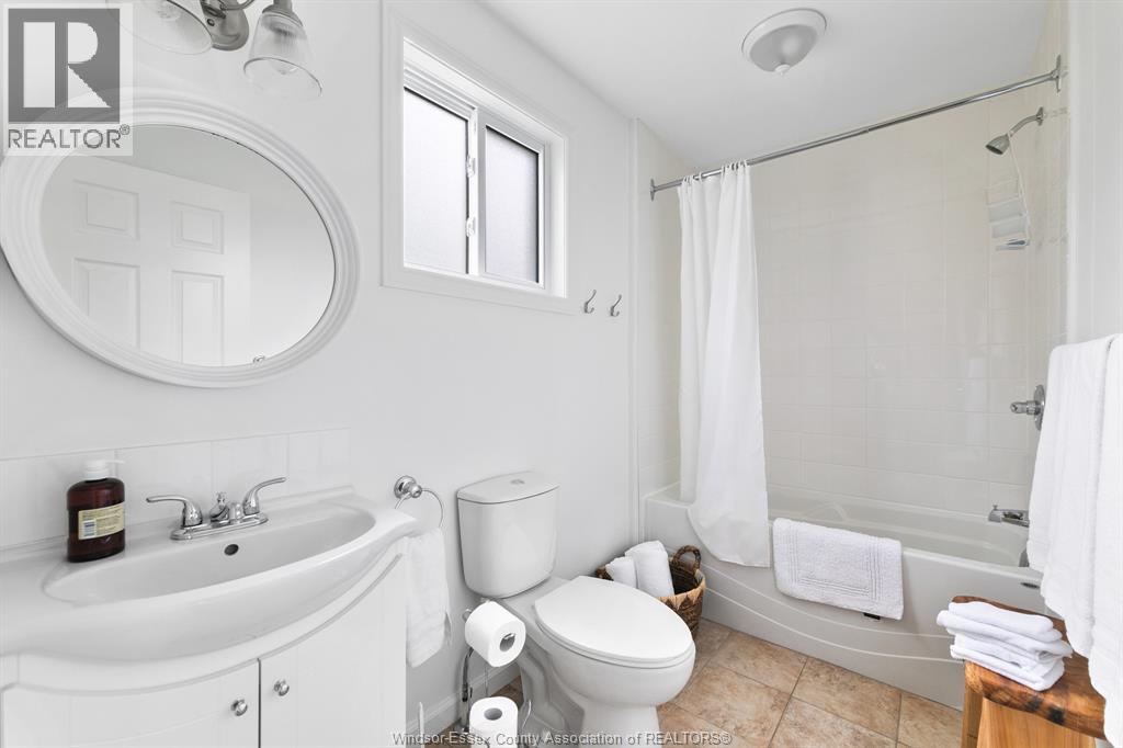 864 Lawrence AVENUE - 26