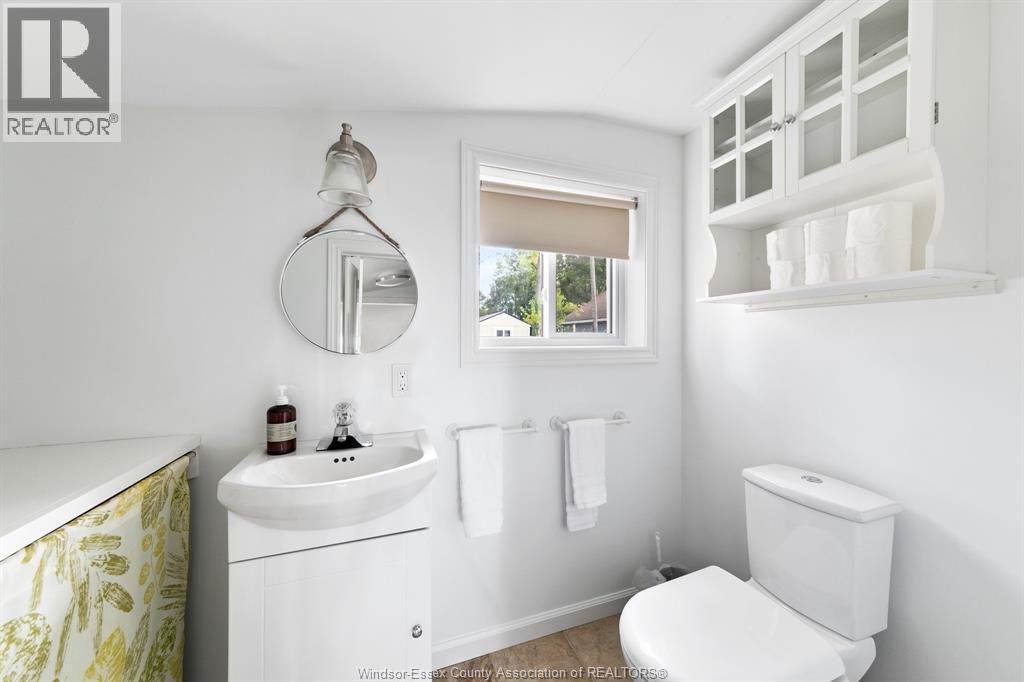 864 Lawrence AVENUE - 27