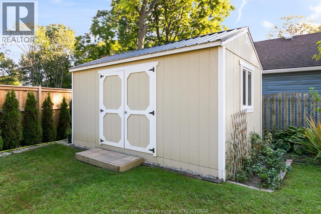 864 Lawrence AVENUE - 31