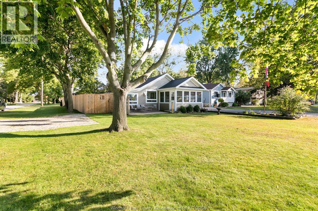 864 Lawrence AVENUE - 4