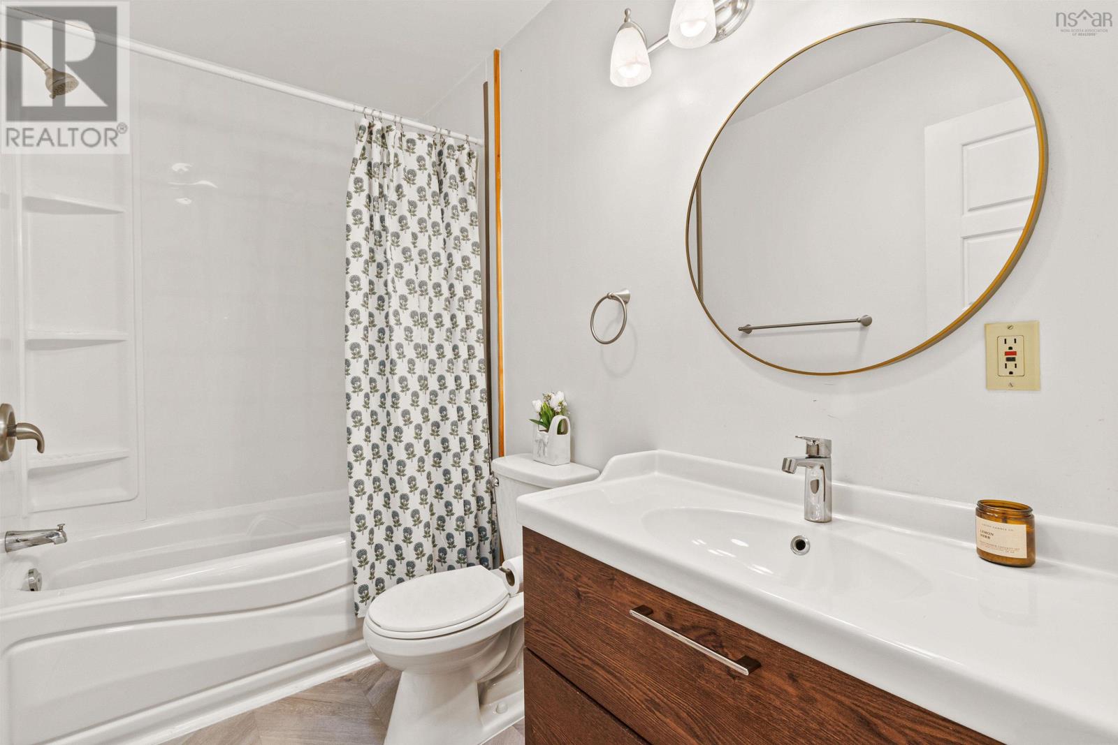 Property 28 of 51 of 252 Hillside Drive