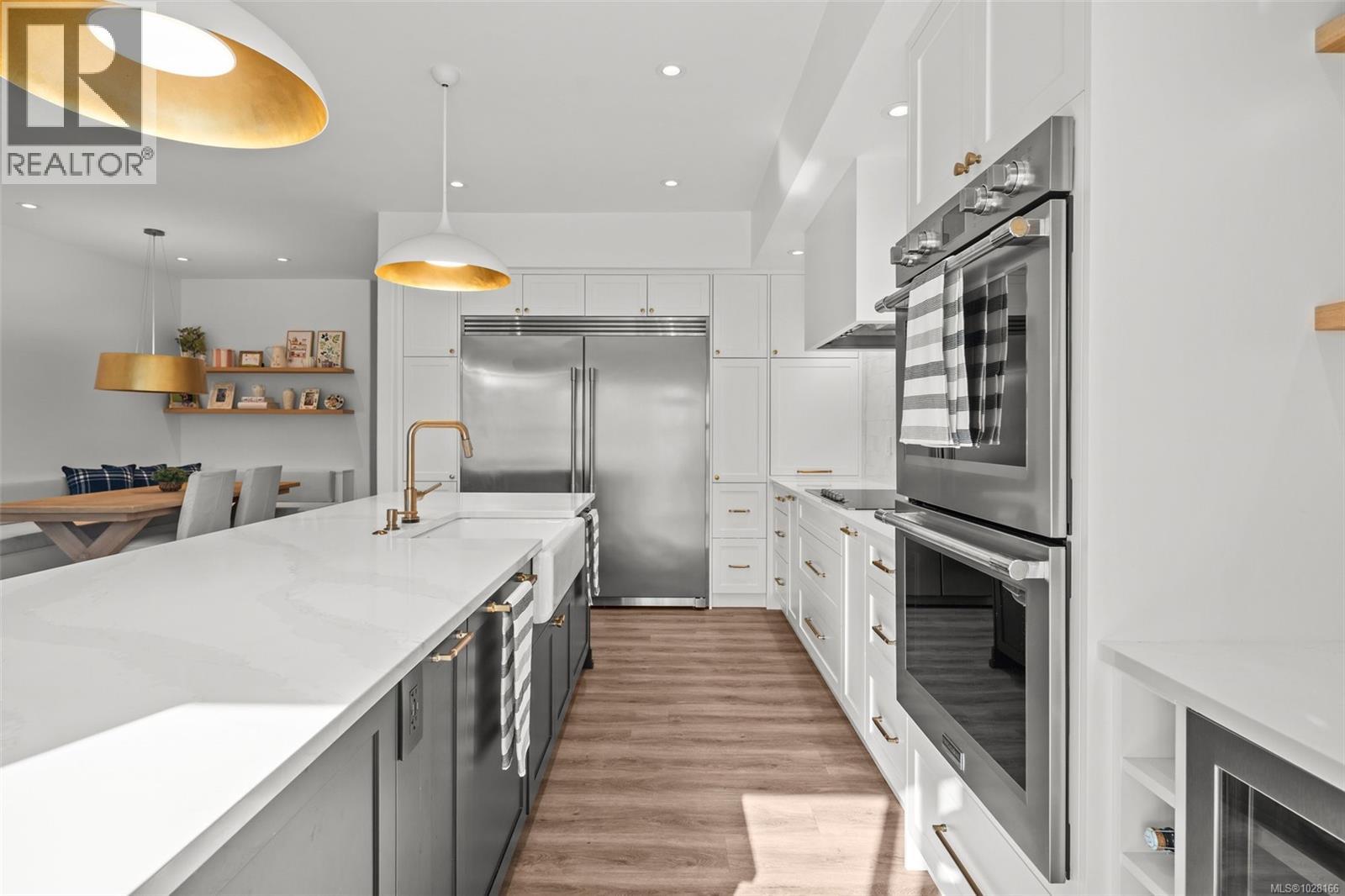 Single Family House for Sale in   Wilkinson Rd Wilkinson Ridge Saanich 