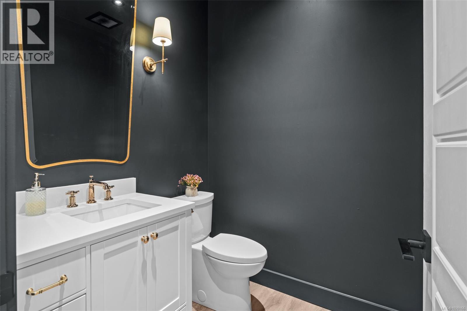 Single Family House for Sale in   Wilkinson Rd Wilkinson Ridge Saanich 