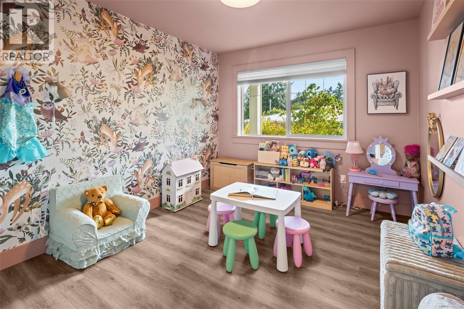 Single Family House for Sale in   Wilkinson Rd Wilkinson Ridge Saanich 