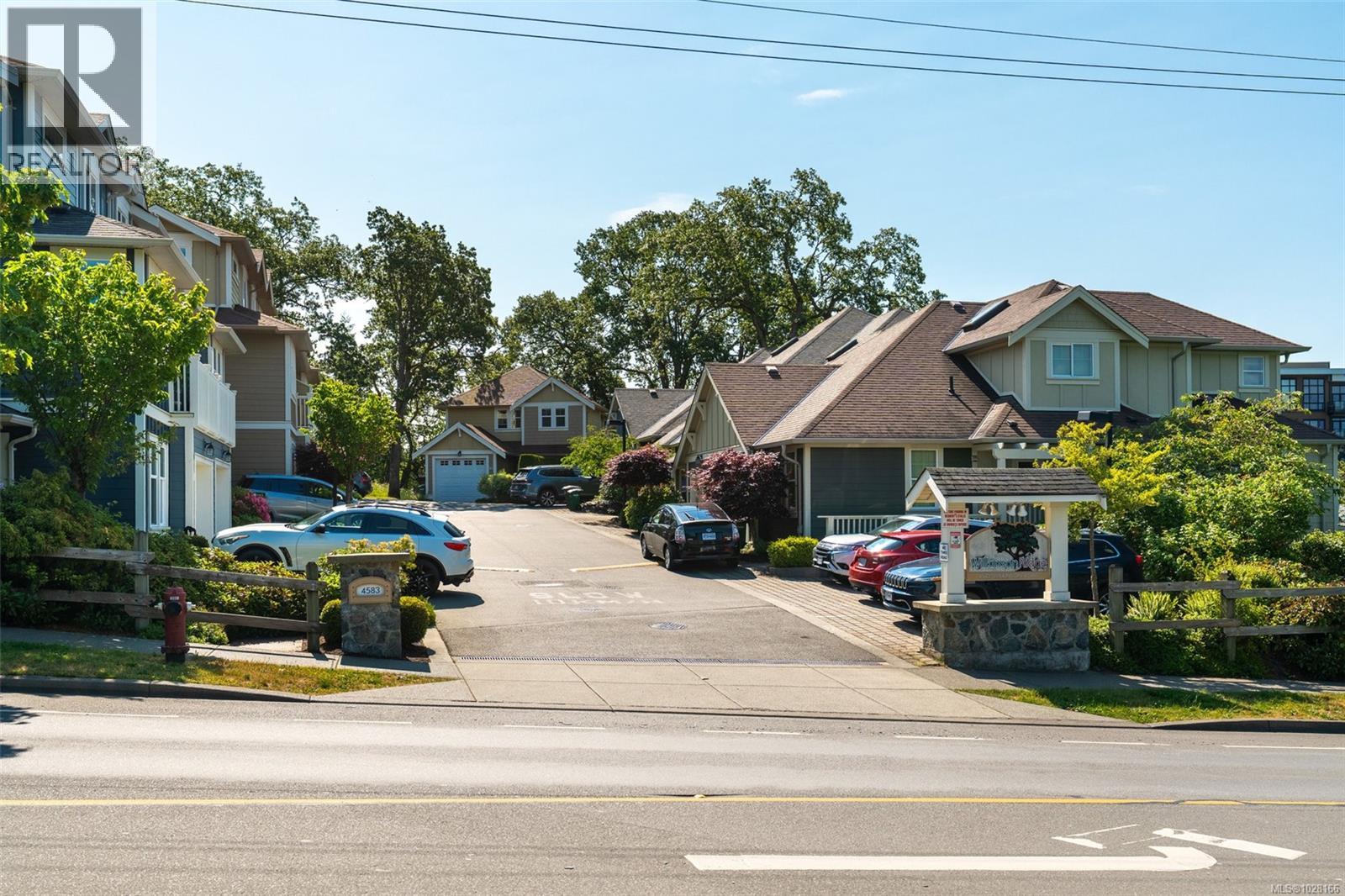 Single Family House for Sale in   Wilkinson Rd Wilkinson Ridge Saanich 