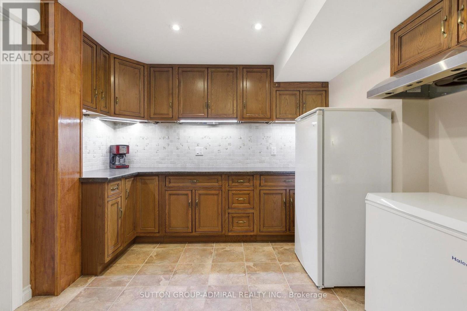 47 SANDY DRIVE - 39