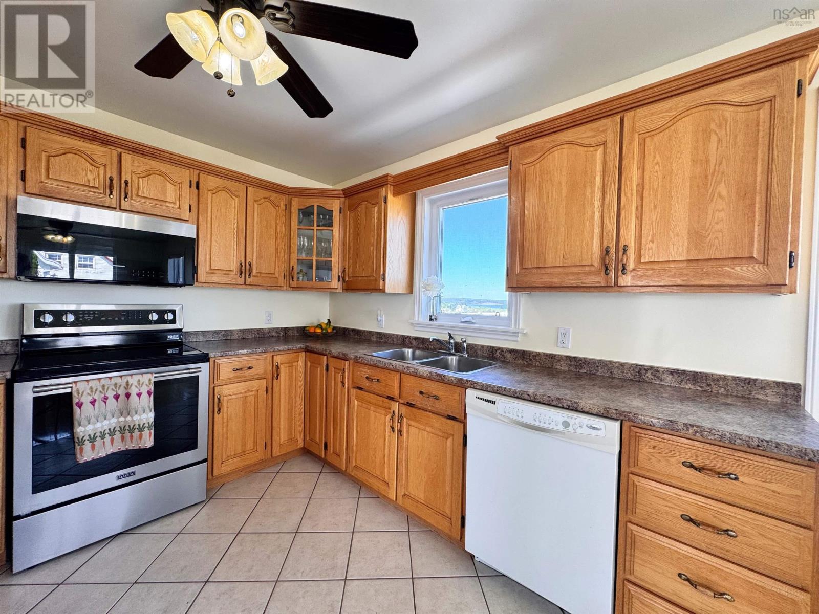 Property 16 of 48 of 48 Seaview Drive