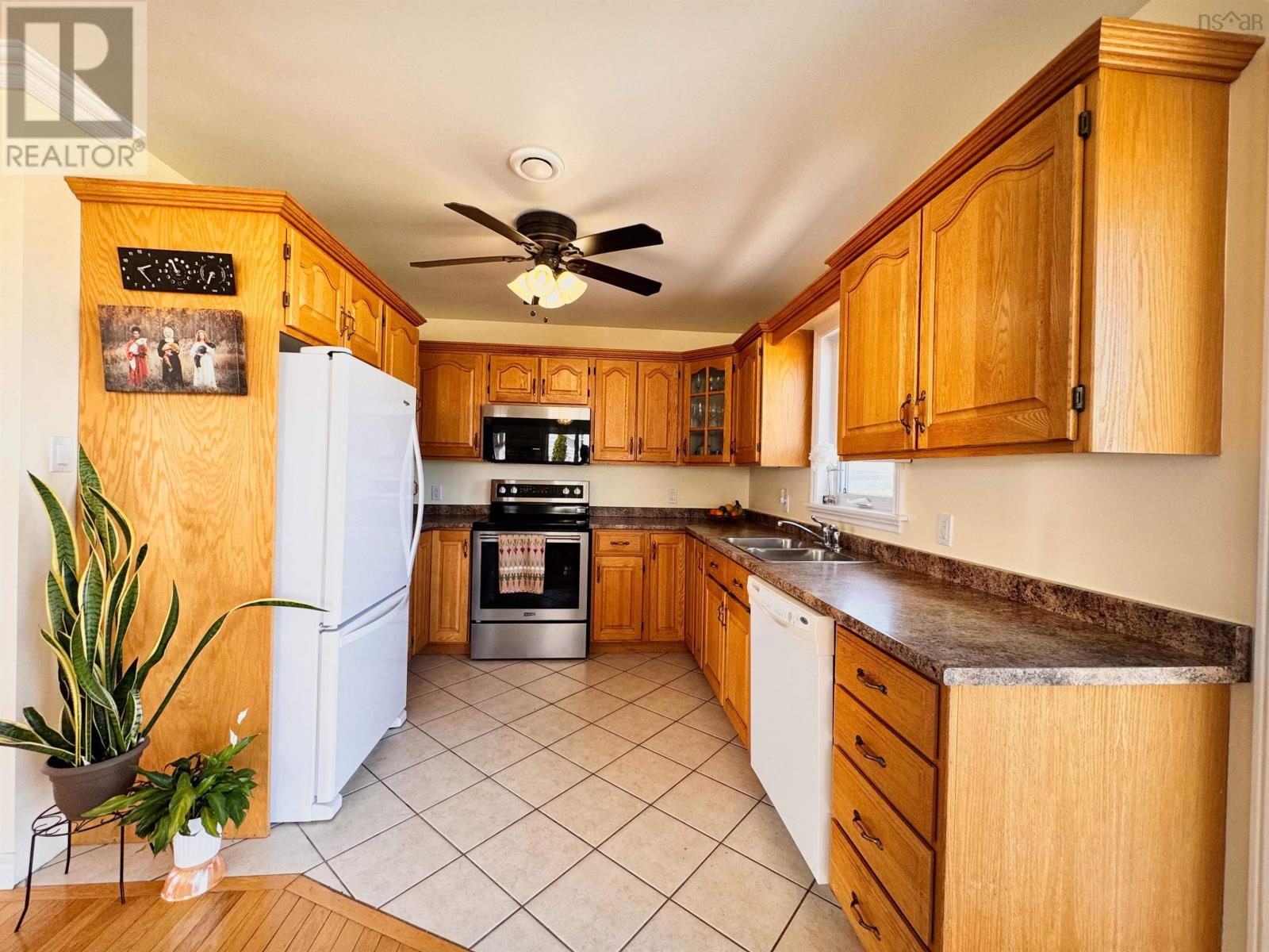 Property 15 of 48 of 48 Seaview Drive