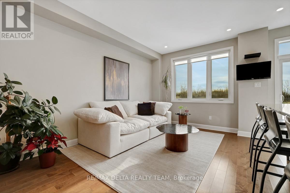 Bright and spacious Living room