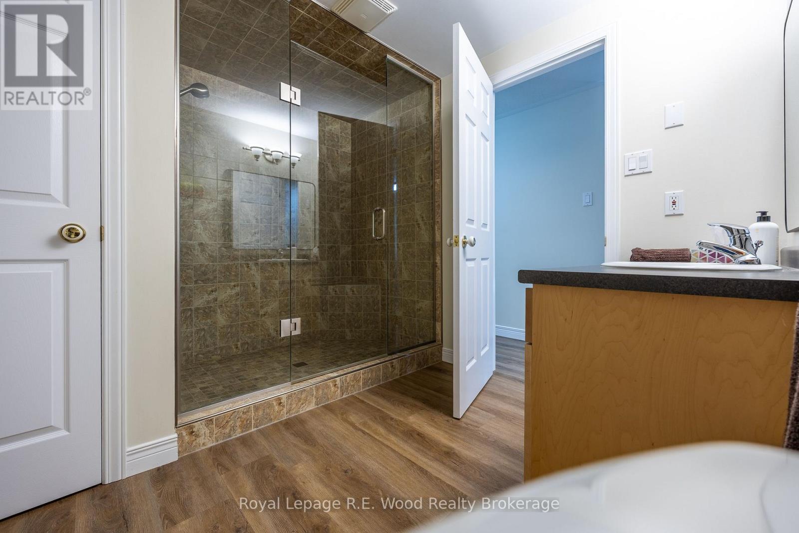 5-bedroom home for sale at 36 WOODLAND CRESCENT, Tillsonburg ON · photo 33 of 49