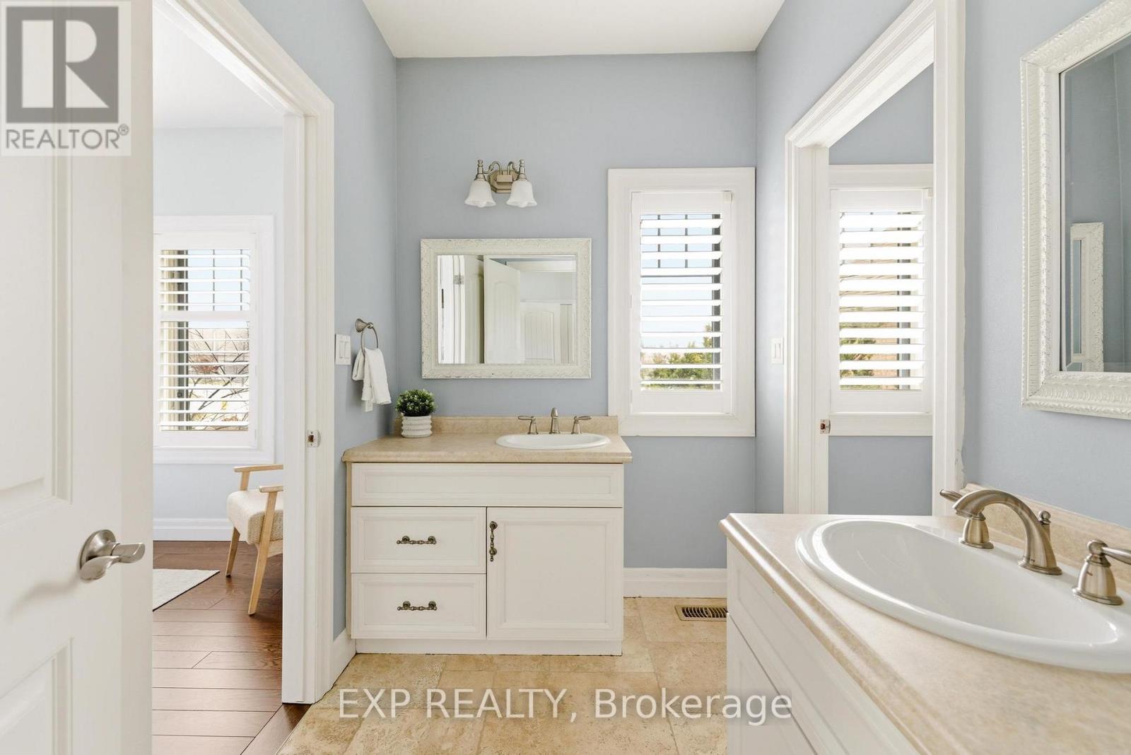 46 WOODSIDE DRIVE - 31