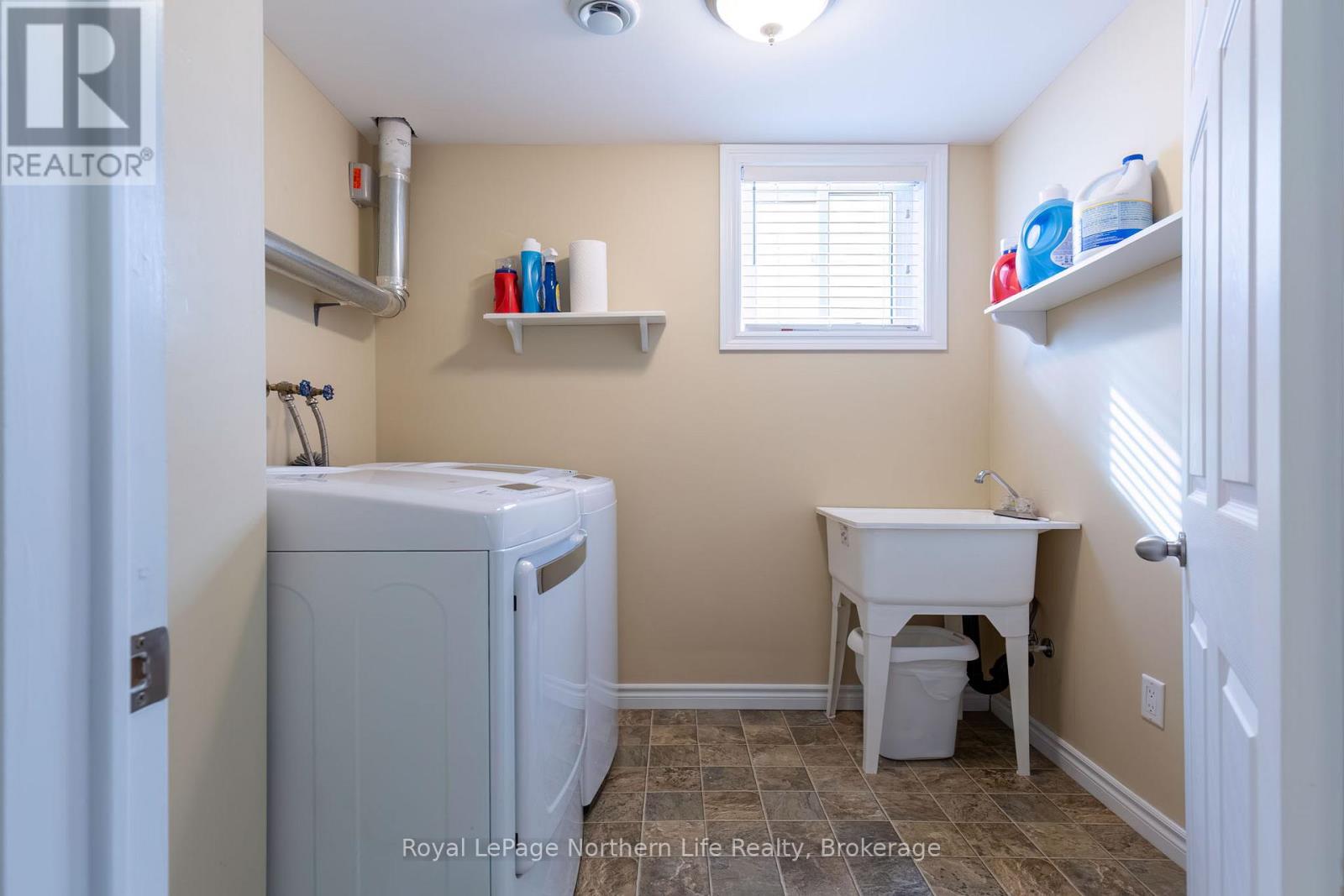 2444 CONNAUGHT AVENUE, North Bay (Widdifield), Ontario