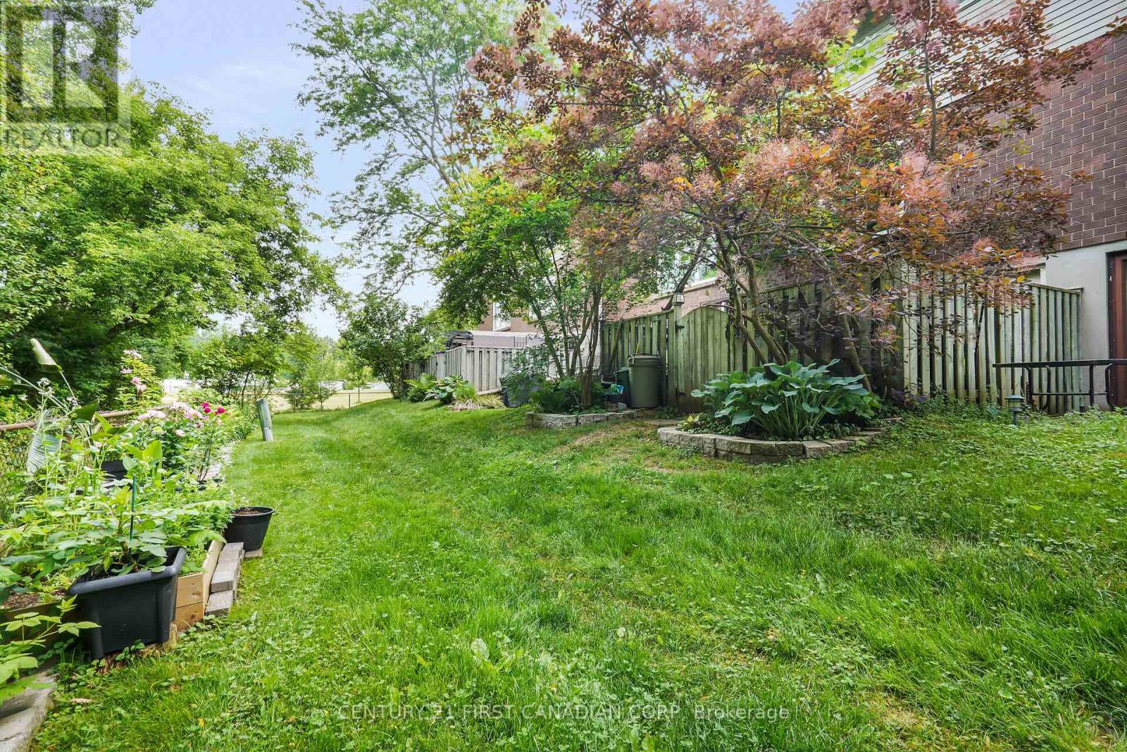 589 GRIFFITH STREET — photo 21