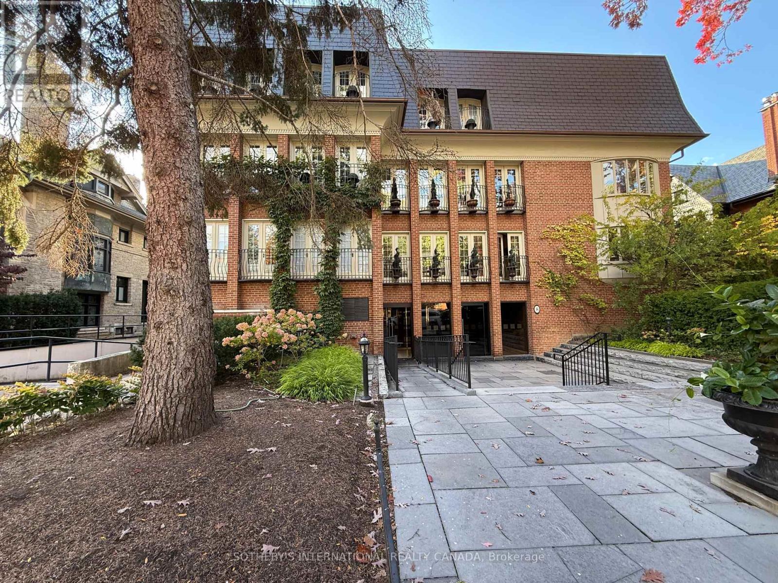 #202 8 HAWTHORN AVENUE - 1