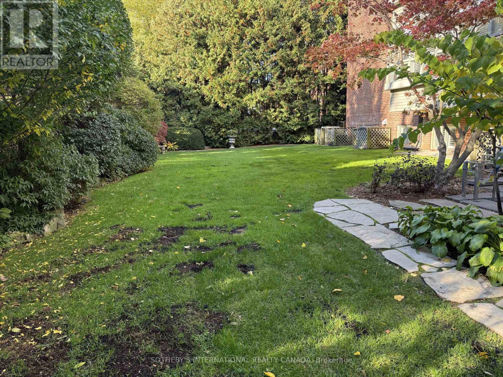 #202 8 HAWTHORN AVENUE - 28