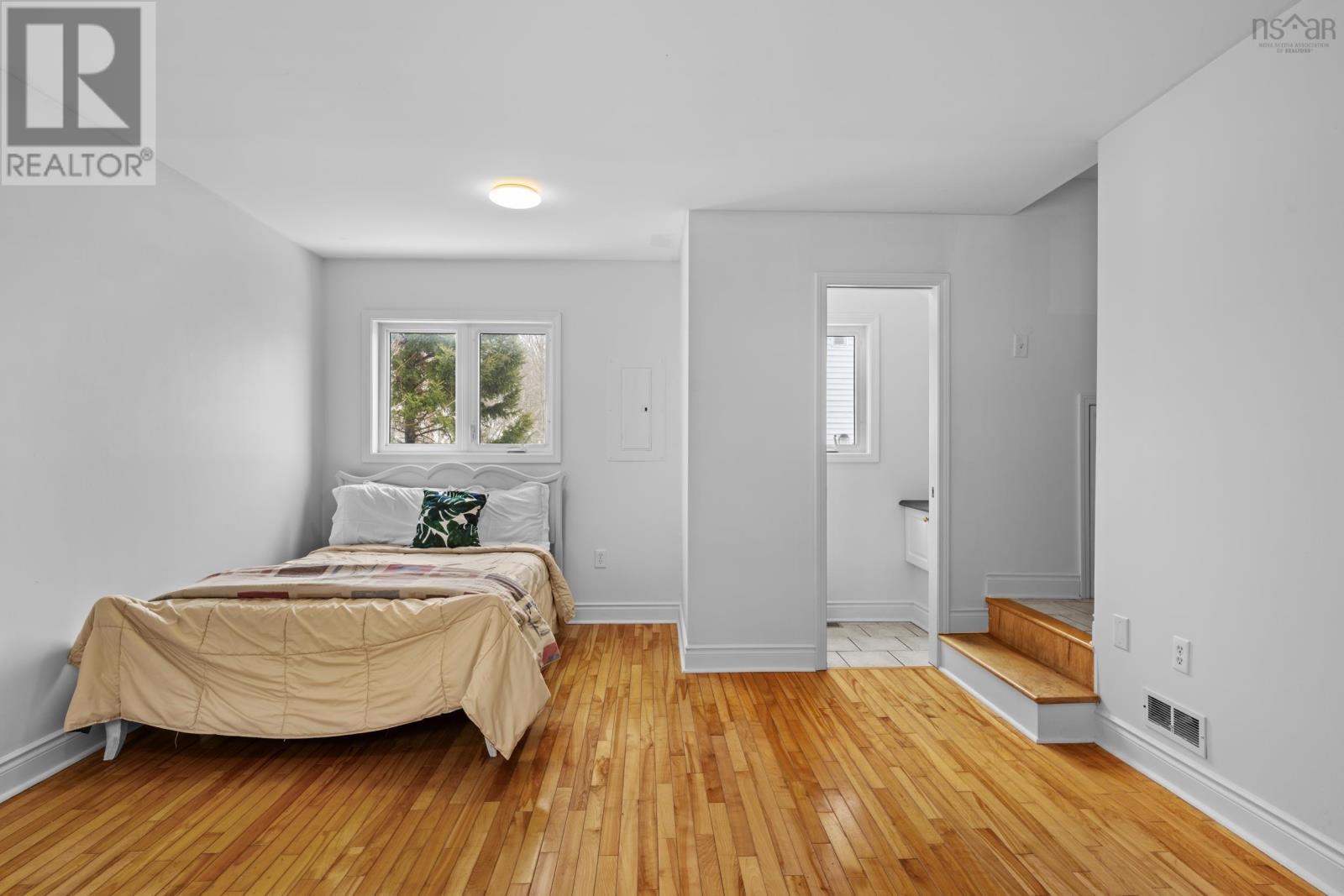 Property 21 of 48 of 121 School Avenue