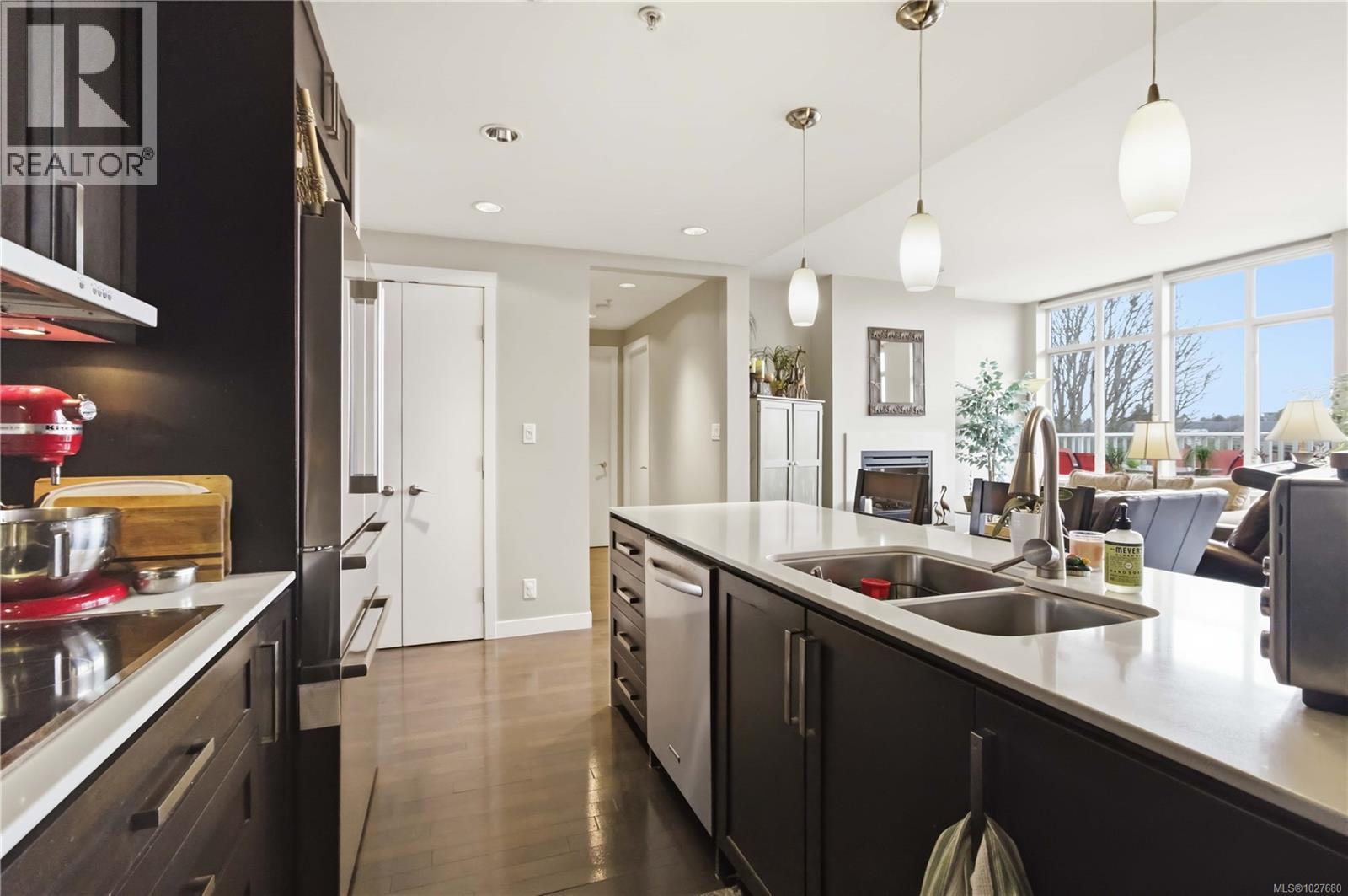 #508 999 Burdett Ave - 11