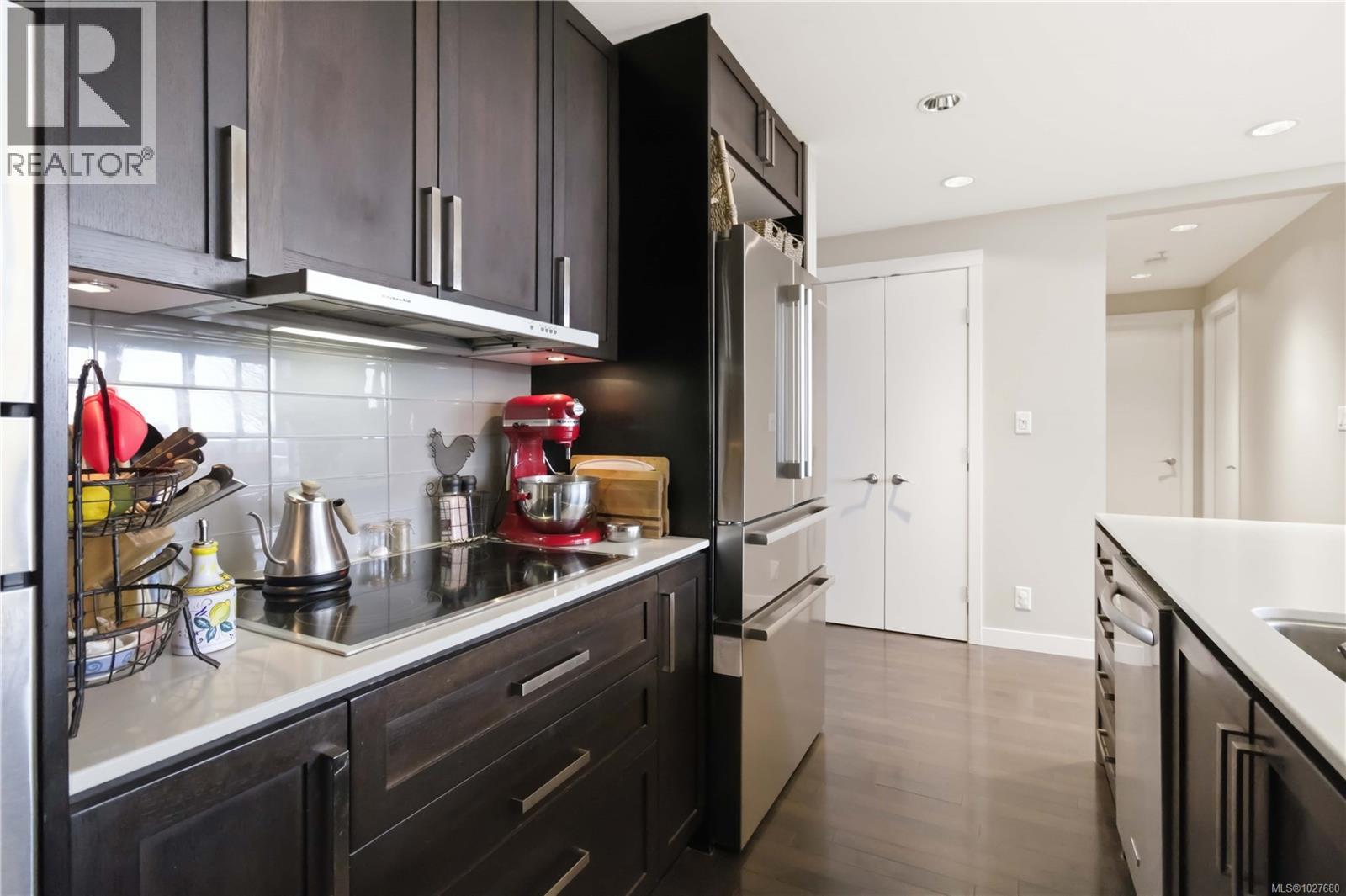 #508 999 BURDETT AVE - 12