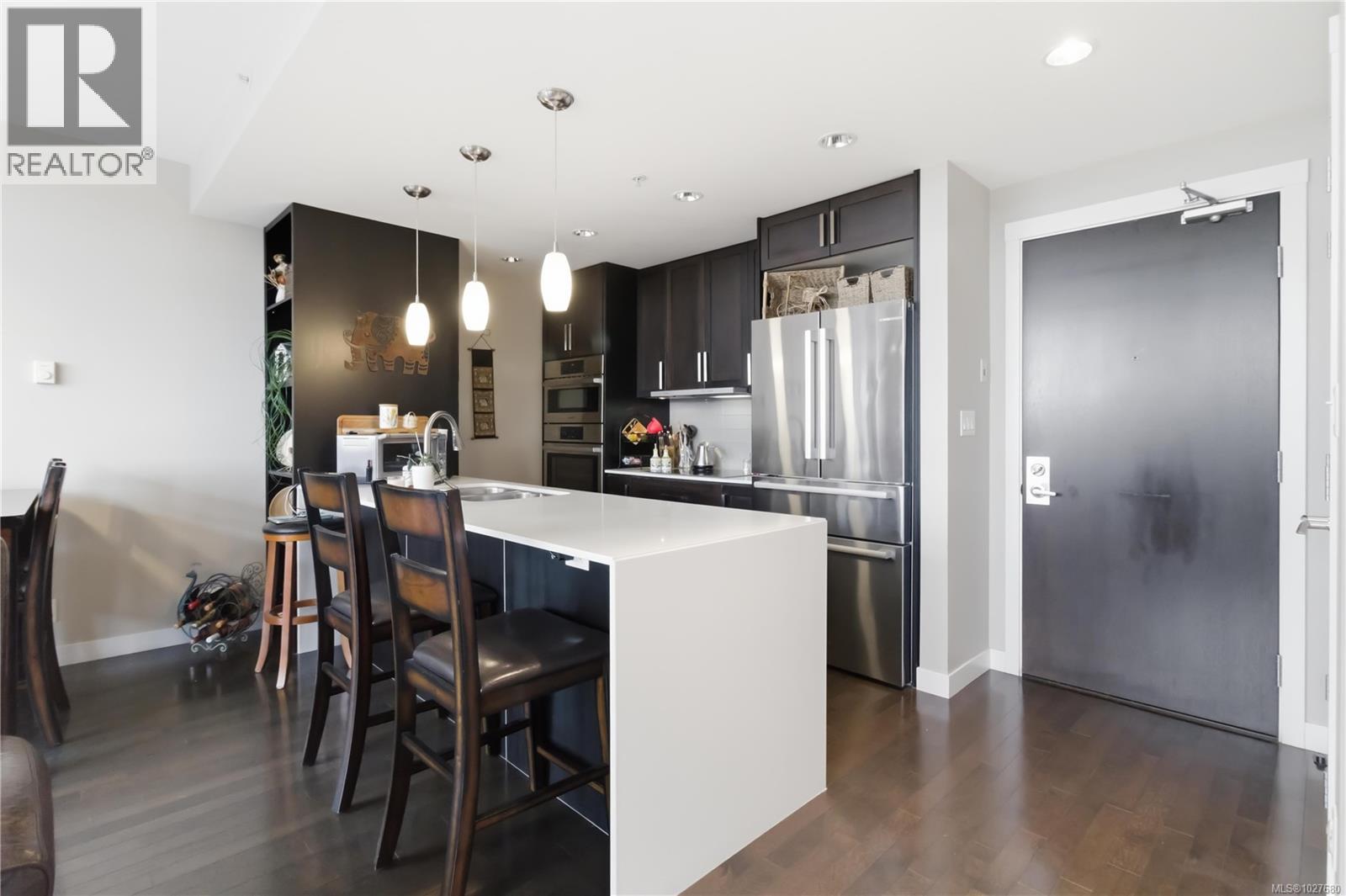 #508 999 Burdett Ave - 13