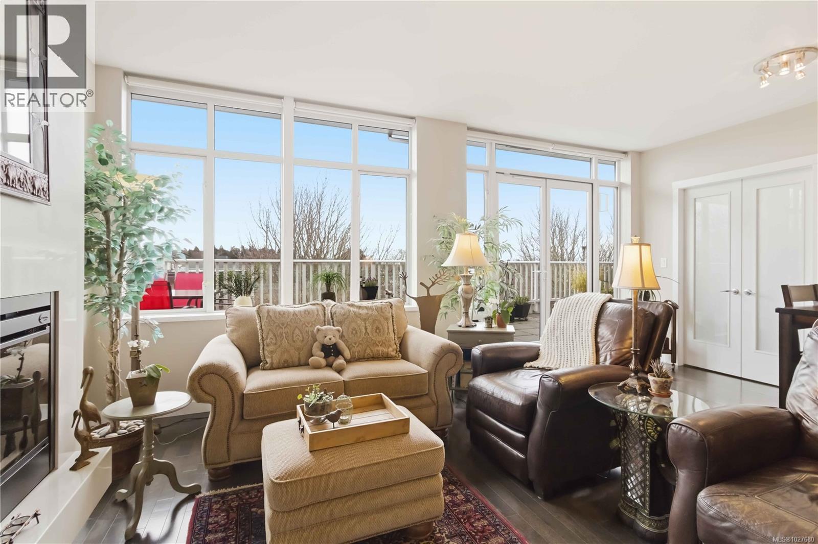 #508 999 Burdett Ave - 14