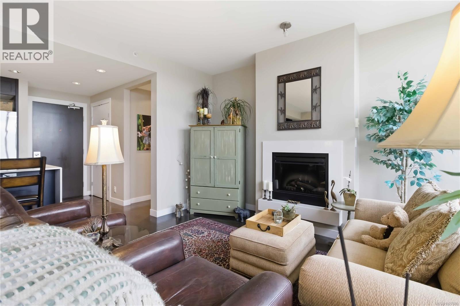 #508 999 BURDETT AVE - 16