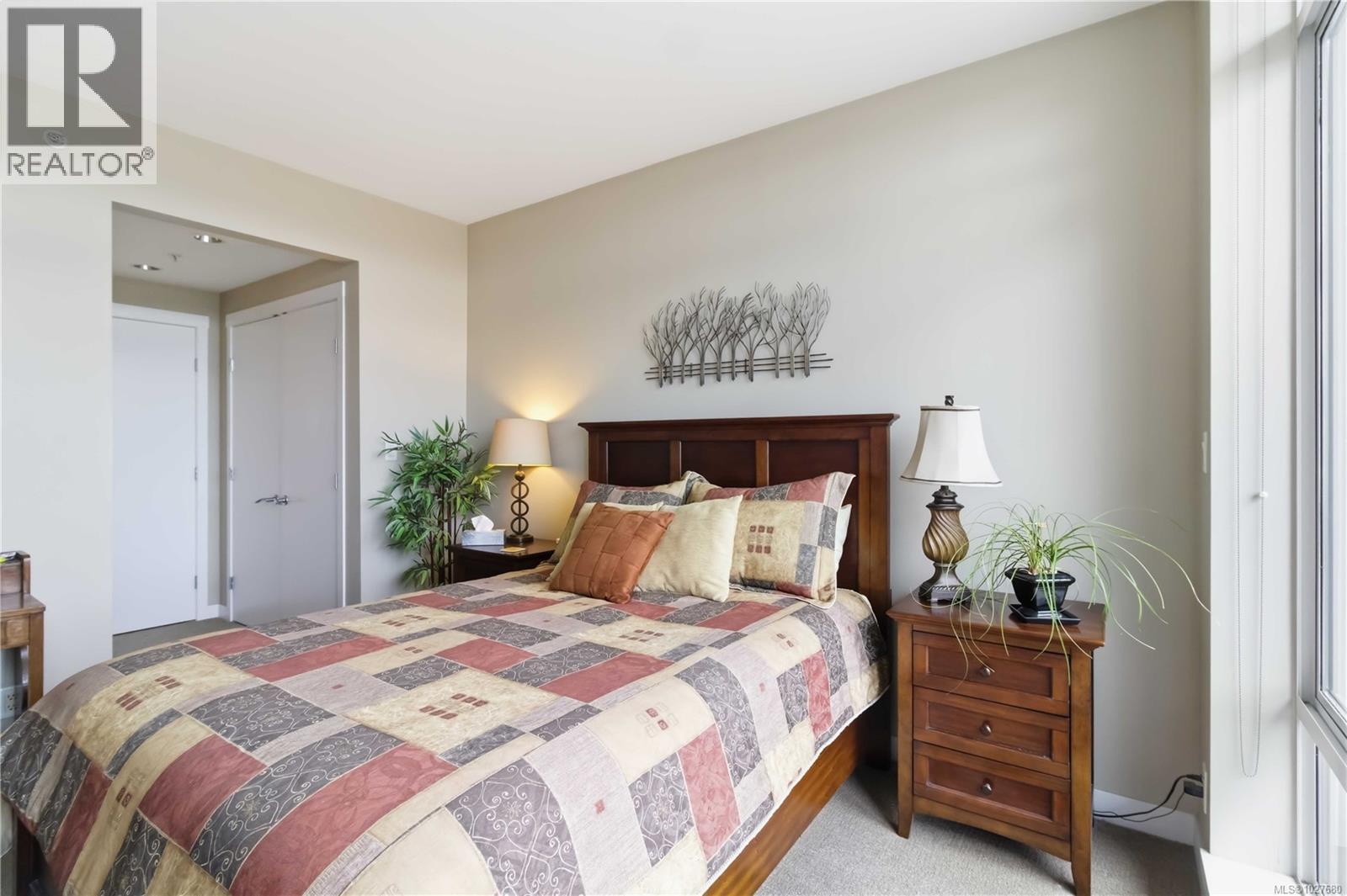 #508 999 Burdett Ave - 23