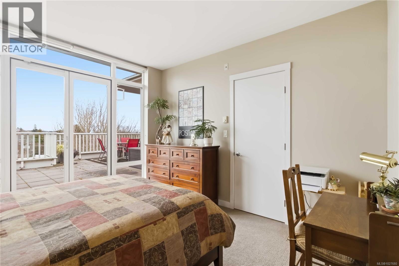#508 999 Burdett Ave - 25