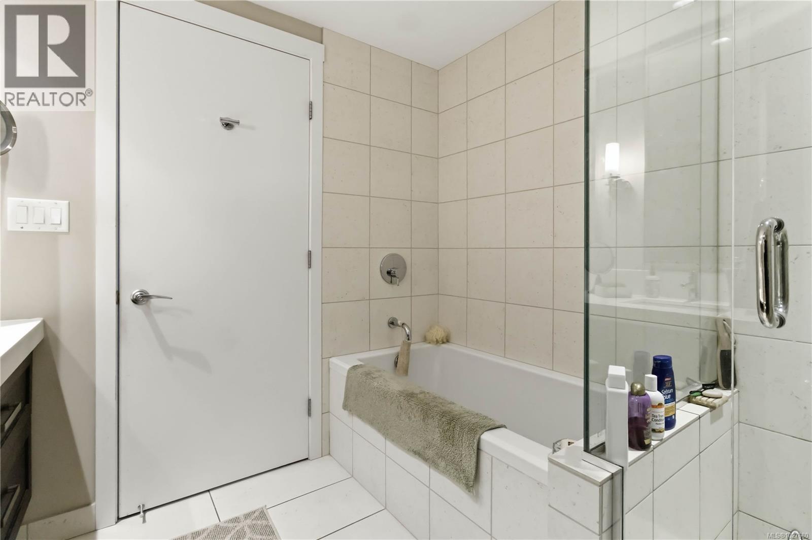 #508 999 Burdett Ave - 28