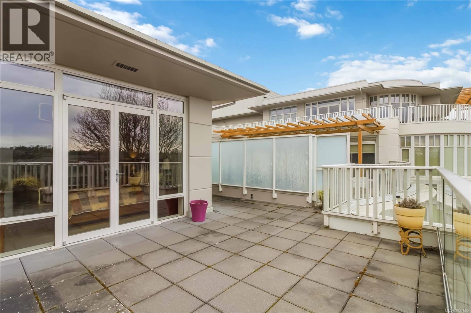 #508 999 BURDETT AVE - 35