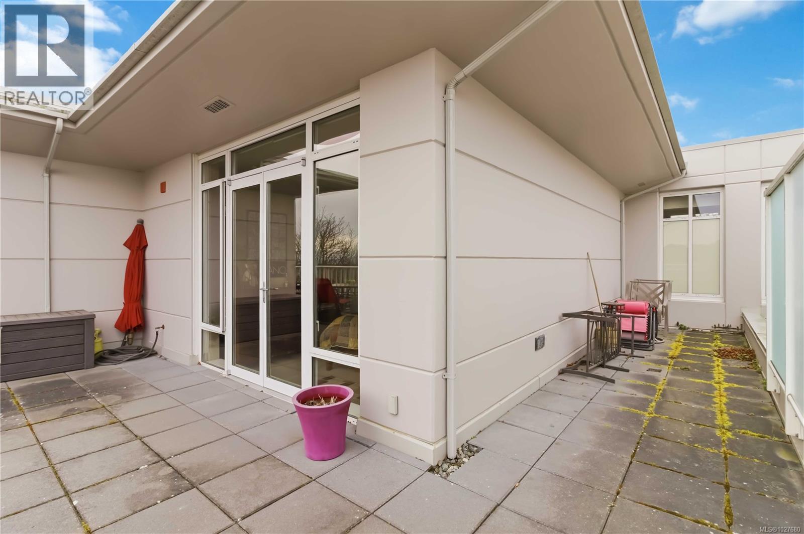 #508 999 BURDETT AVE - 36