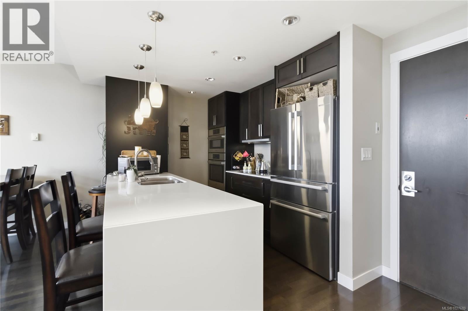 #508 999 Burdett Ave - 8