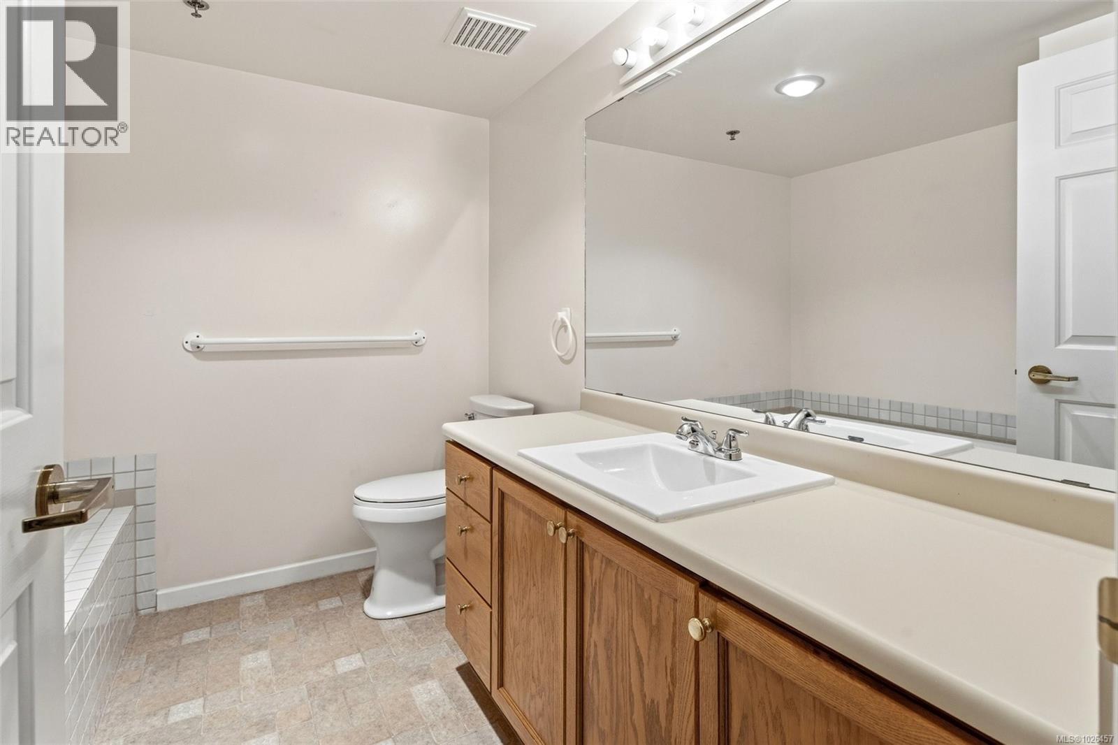 #306 3969 SHELBOURNE ST - 27