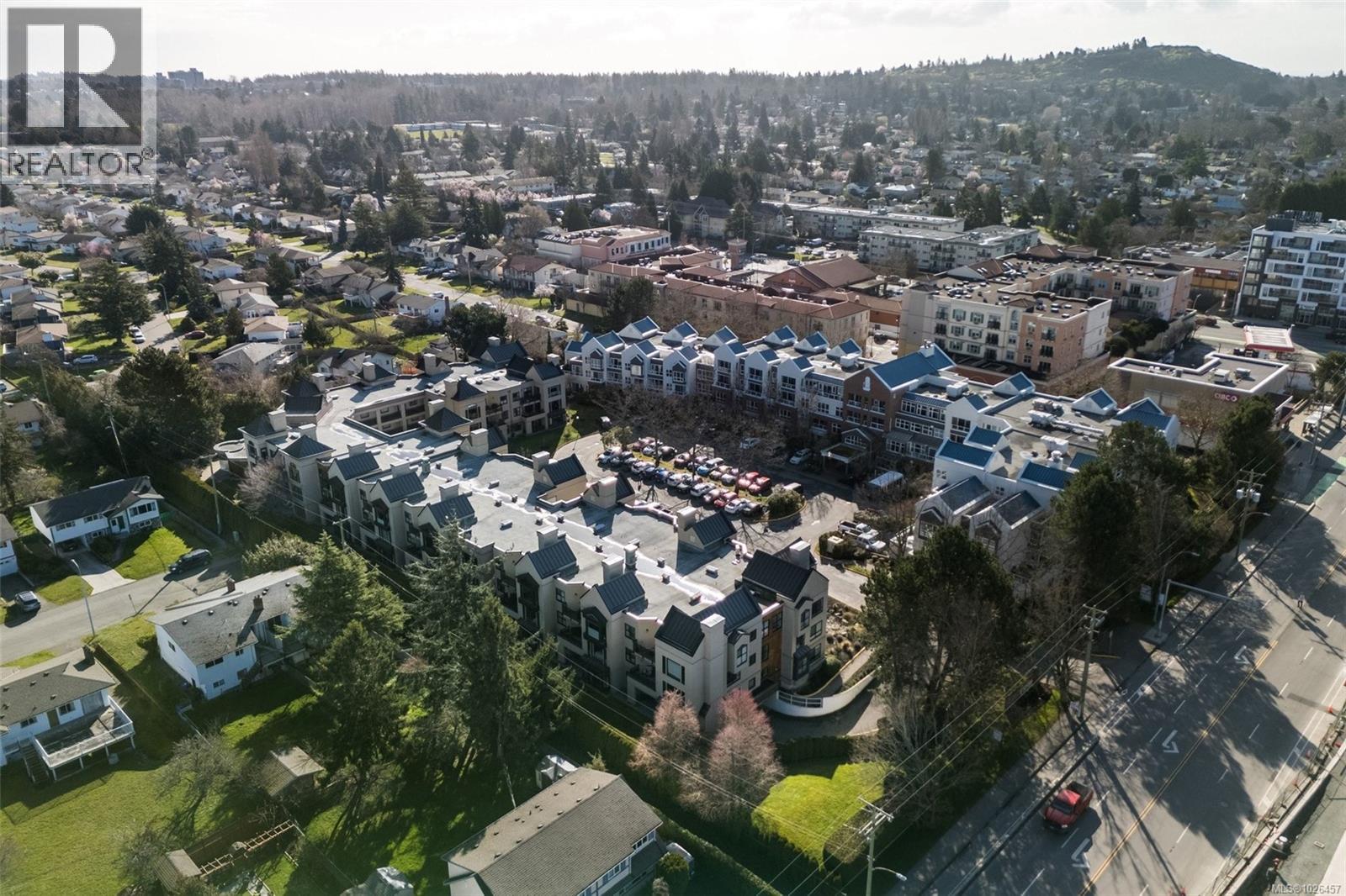 #306 3969 SHELBOURNE ST - 30