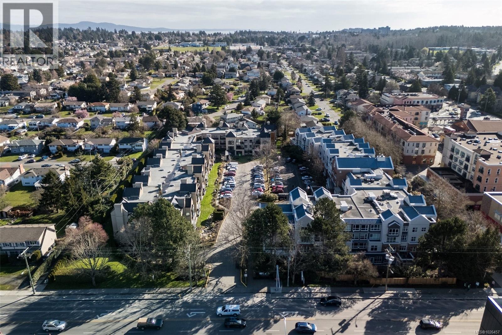 #306 3969 SHELBOURNE ST - 31