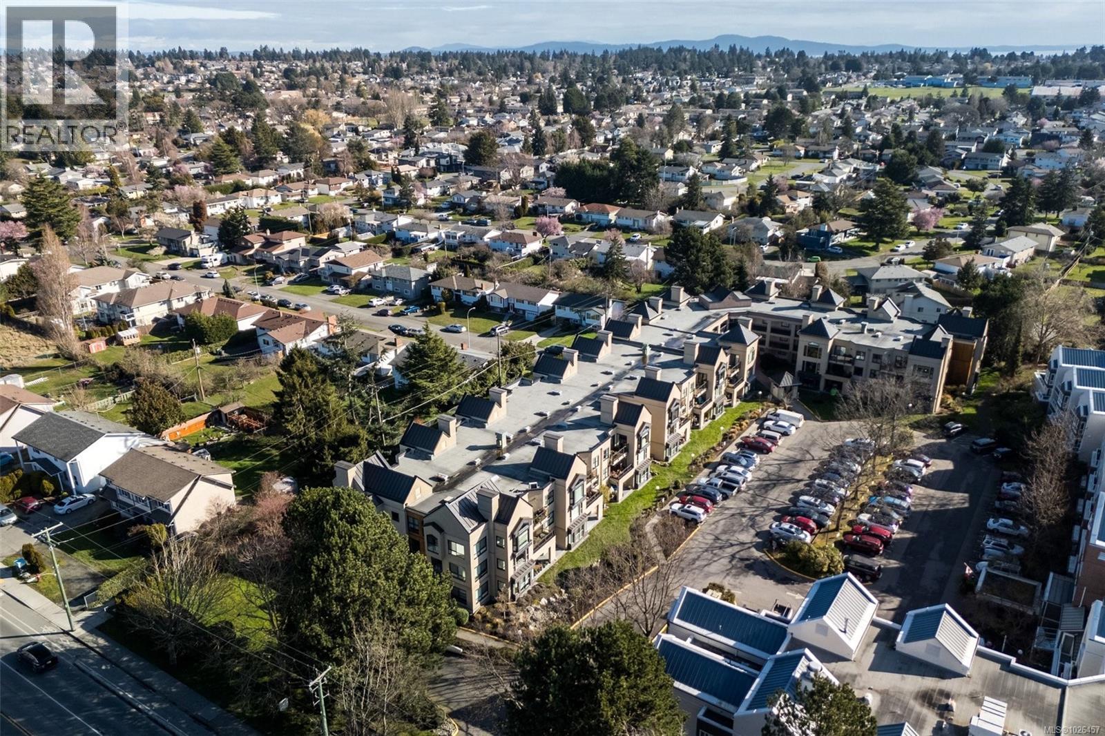 #306 3969 SHELBOURNE ST - 32