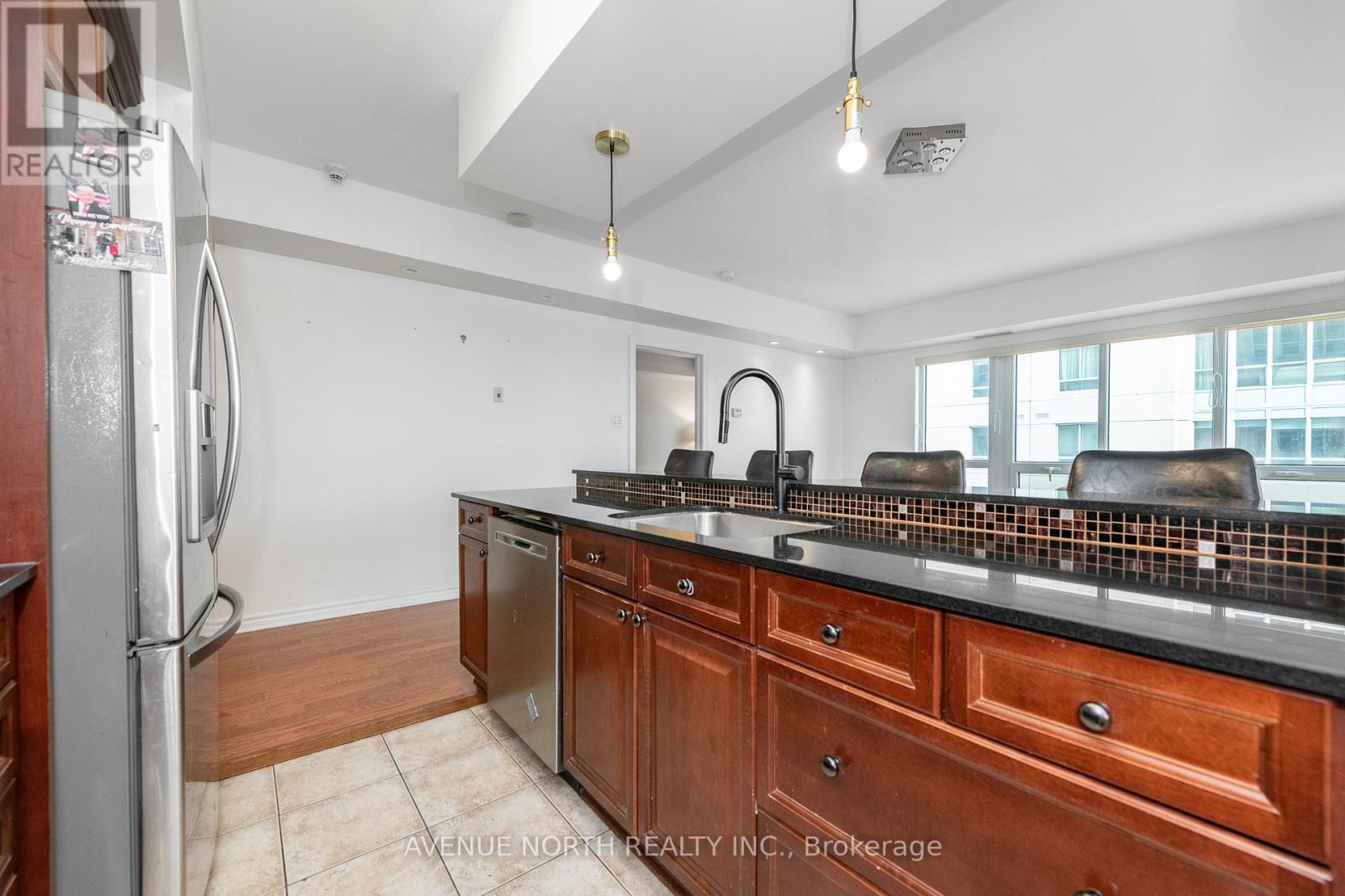 #912 200 RIDEAU STREET - 10