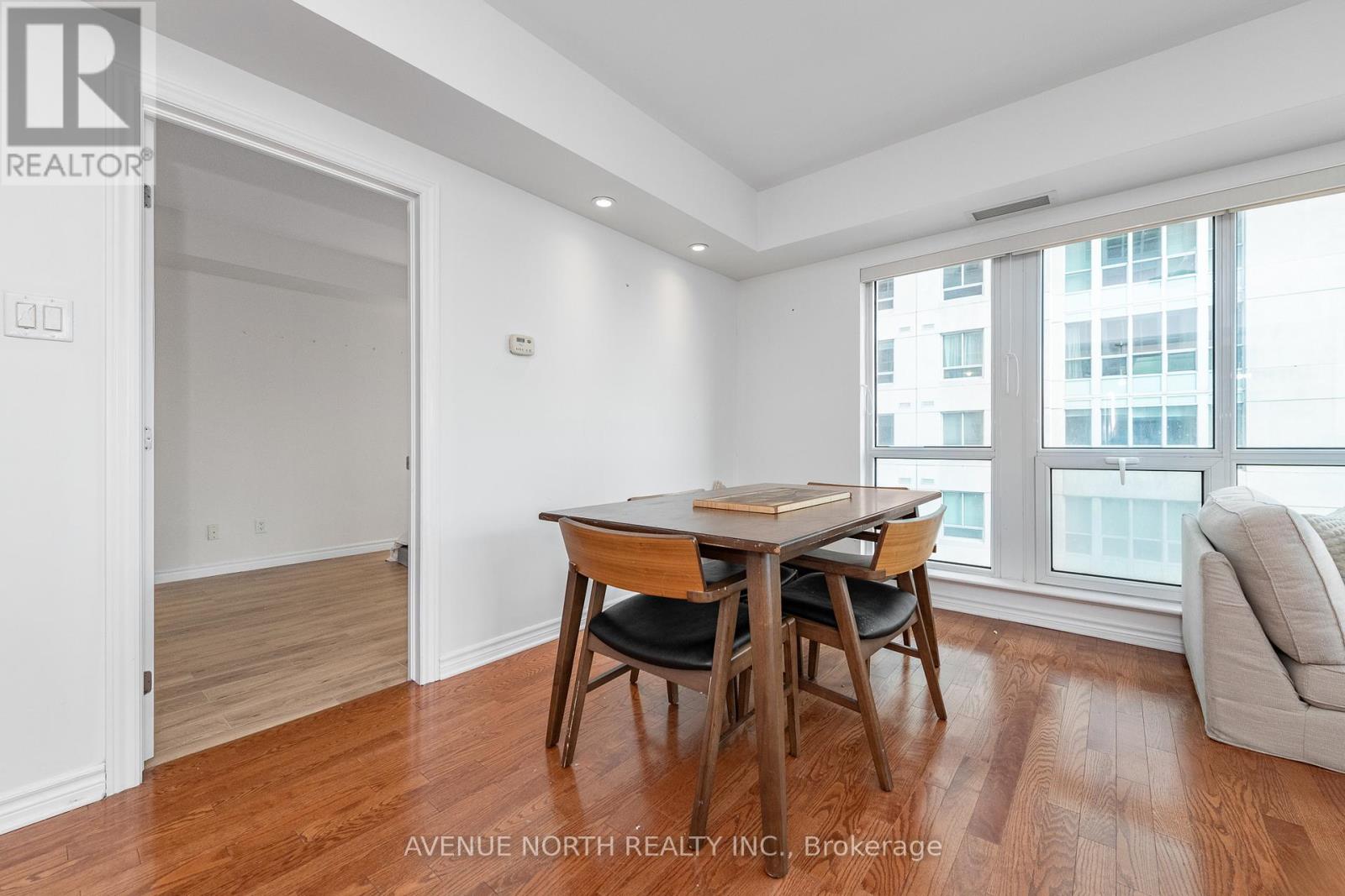 #912 200 RIDEAU STREET - 15