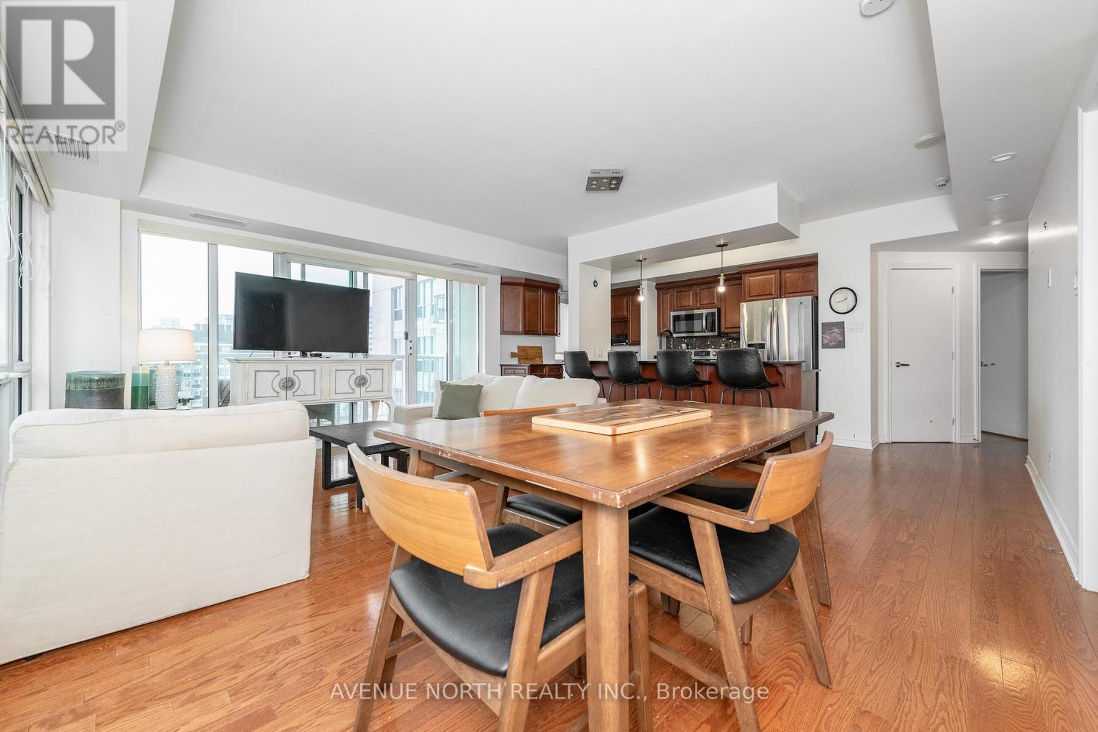 #912 200 RIDEAU STREET - 16