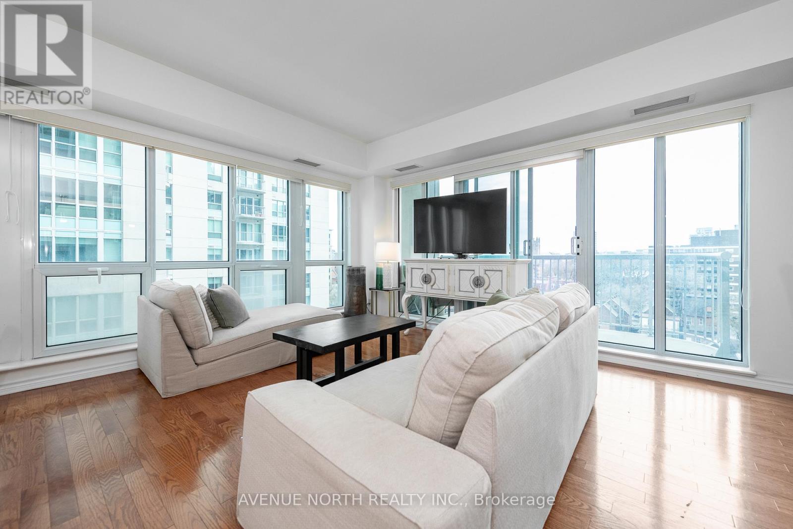 #912 200 RIDEAU STREET - 17
